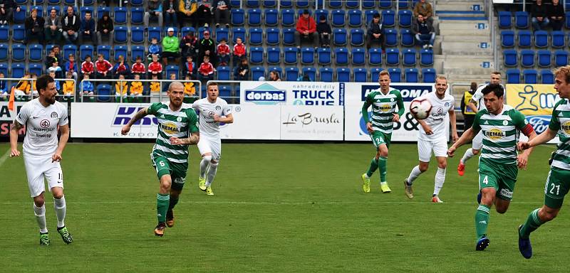 Fotbalisté Slovácka (v bílých dresech) remizovali s pražskými Bohemians 1905