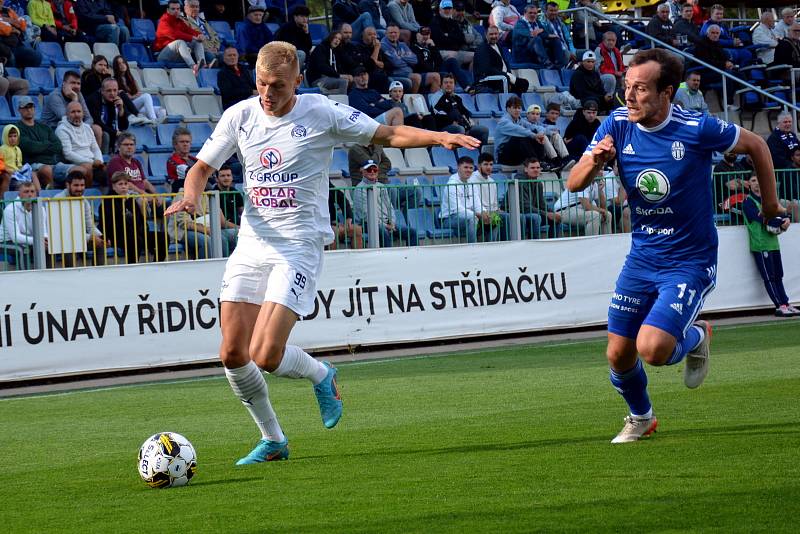 Fotbalisté Slovácka (bílé dresy) se v 8. kole FORTUNA:LIGY představili na hřišti Mladé Boleslavi.