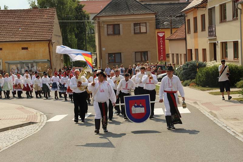 V Ostrožské Lhotě se konaly o víkendu ženáčské hody.