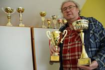 Lubomír Orel se svými trofejemi.