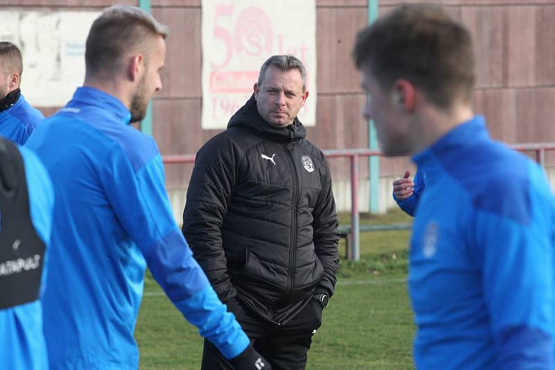 Fotbalisté Slovácka v pondělí dopoledne zahájili na hřišti v Sadech zimní přípravu.