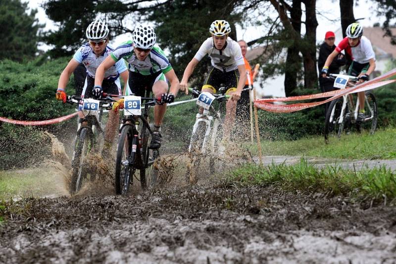 Hry VI. letní olympiády dětí a mládeže ČR ve Zlínském kraji. cyklistika MTB sprint sport. areál gymnázia ve Starém Městě