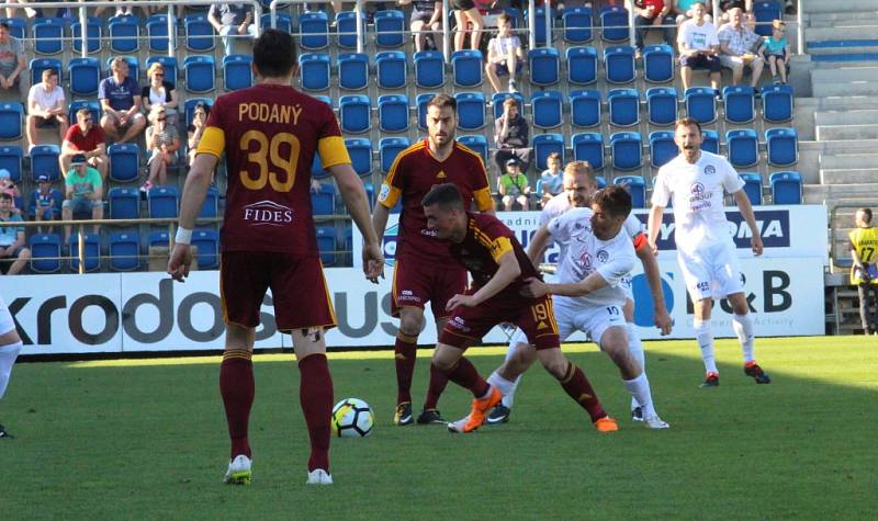 Slovácko (v bílém) vs. Dukla Praha