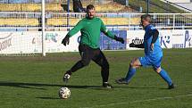 Sobotní utkání na Širůchu, kde se utkali fotbalisté domácího Starého Města (žluté dresy) s Ořechovem, skončil remízou 2:2.