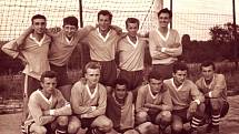 Fotbalová jedenáctka z Tučap v roce 1963.