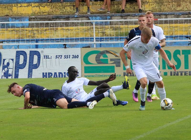 Fotbalisté Slovácka (modré dresy) zdolali v přípravě druholigový Vyškov 2:0.