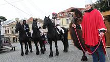 Tři králové na fríských koních z Ranče Nevada projeli Masarykovým náměstím v Uherském Hradišti, čímž symbolicky odstartovali charitativní Tříkrálovou sbírku. Letos je také doprovodil velbloud Paša.