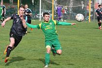Fotbalisté Boršic (zelené dresy) v derby remizovali s Osvětimany 1:1.