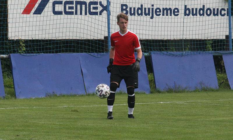 Fotbalisté Kunovice doma prohráli s Nivnicí 0:2. Hosty poprvé vedl nový hlavní trenér Pavel Barcuch.