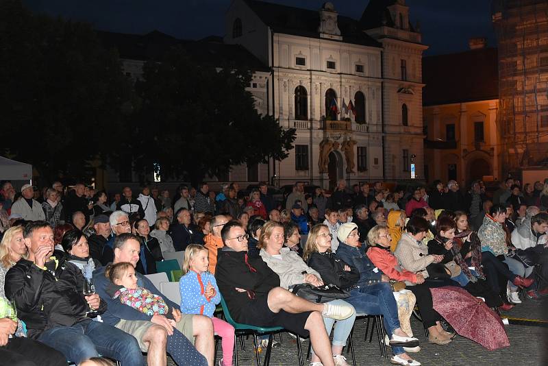 Den města ukončil koncert F-durr Jazzbandu a Slováckého komorního orchestru.