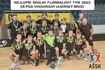 Žáci Základní školy Pod Vinohrady Uherský Brod posedmé v řadě ovládli celorepublikové finále ve florbalu.