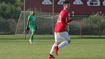 Fotbalisté Uherského Brodu (červené dresy) porazili v 1. kole MOL Cupu Viktorii Otrokovice 2:1 po prodloužení.