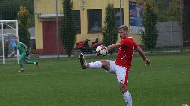 Fotbalisté Uherského Brodu (červené dresy) ve 12. kole MSFL doma jenom remizovali s Frýdlantem nad Ostravicí 2:2. 