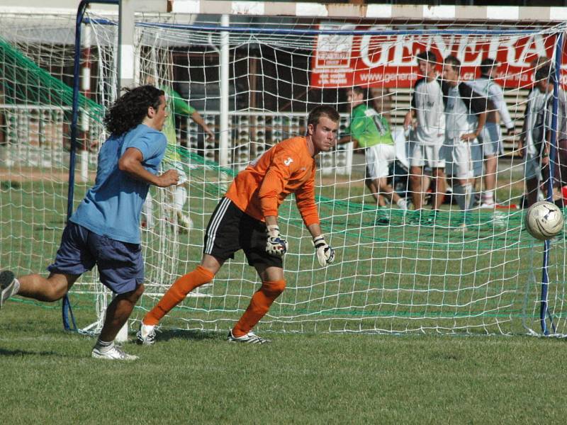 Vítězem premiérového Teiko Cupu, turnaje v malé kopané, se stali hráči Jerevanu Slavičín, kteří ve finále zdolali Young Boys Otrokovice. Z týmů hradišťského regionu se nejvýše prodrápal FC Štěpnice UH a Mistři UB, kteří svorně vypadli ve čtvrtfinále. 