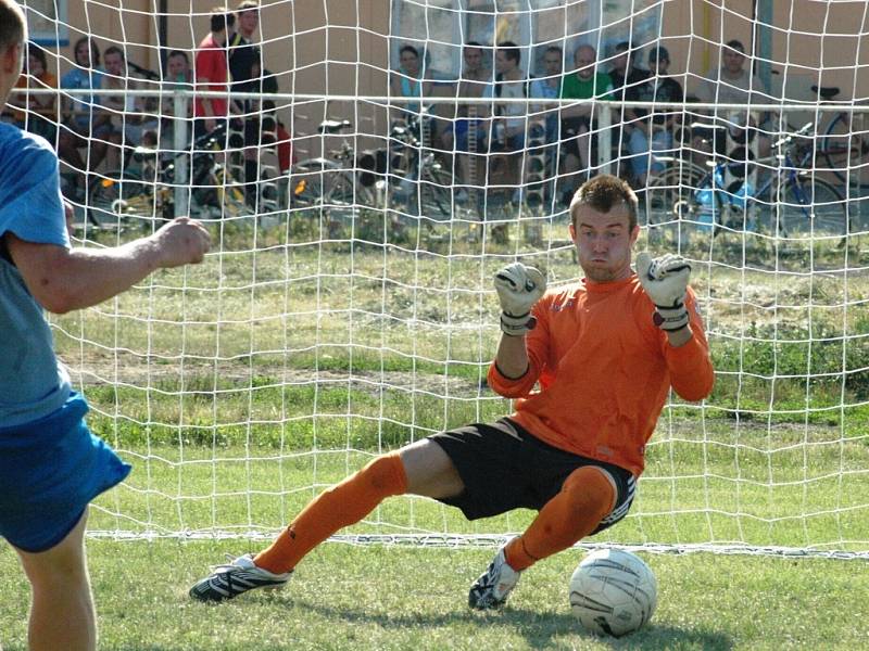 Vítězem premiérového Teiko Cupu, turnaje v malé kopané, se stali hráči Jerevanu Slavičín, kteří ve finále zdolali Young Boys Otrokovice. Z týmů hradišťského regionu se nejvýše prodrápal FC Štěpnice UH a Mistři UB, kteří svorně vypadli ve čtvrtfinále. 