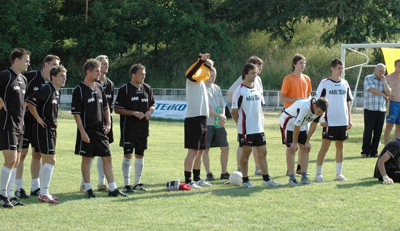 Vítězem premiérového Teiko Cupu, turnaje v malé kopané, se stali hráči Jerevanu Slavičín, kteří ve finále zdolali Young Boys Otrokovice. Z týmů hradišťského regionu se nejvýše prodrápal FC Štěpnice UH a Mistři UB, kteří svorně vypadli ve čtvrtfinále. 