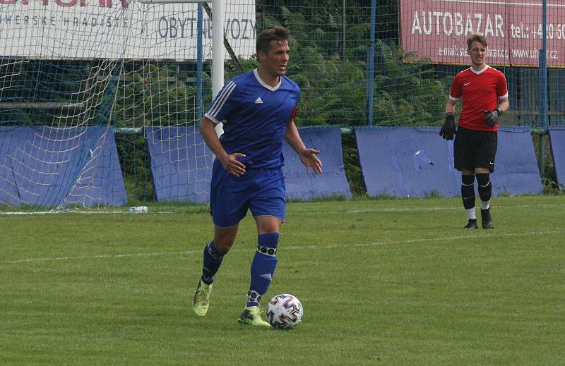 Fotbalisté Kunovice doma prohráli s Nivnicí 0:2. Hosty poprvé vedl nový hlavní trenér Pavel Barcuch.