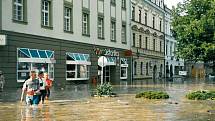Povodeň v červenci 1997 v Uherském Hradišti. Masarykovo náměstí, Hradišťanka.