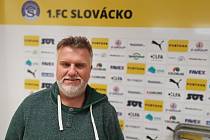 Bývalý trenér Olomouce nebo Sparty Jiří Saňák se přesouvá do Uherského Hradiště. Ve Slovácku povede třetiligové béčko.