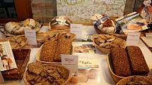 Muzeum Podhradí v Buchlovicích otevřelo výstavu Ukrojte si nás. Je zaměřená na chleba.