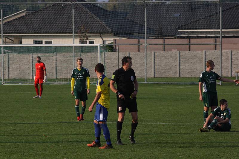 Fotbalisté Nivnice (zelené dresy) v 10. kole krajské I. A třídy skupiny B doma zdolali Buchlovice 2:0.