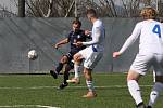 Fotbalisté Slovácka B (modré dresy) ve 20. kole MSFL přehrály Frýdek-Místek 5:1.