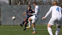 Fotbalisté Slovácka B (modré dresy) ve 20. kole MSFL přehrály Frýdek-Místek 5:1.