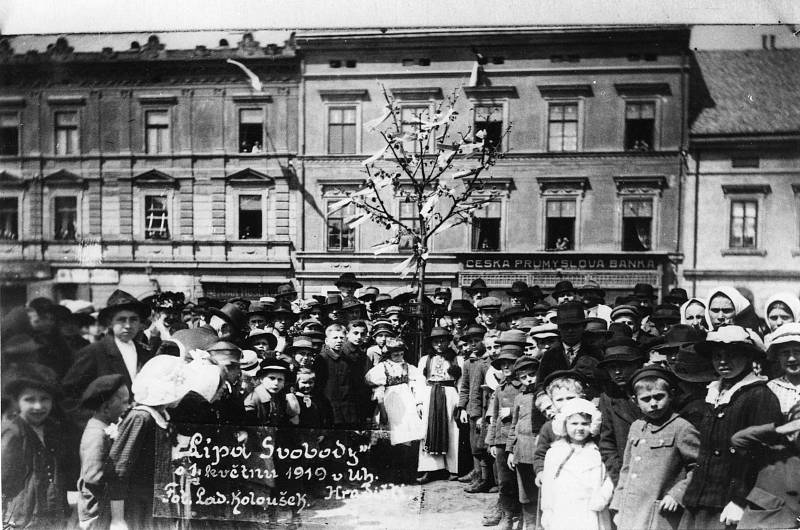 Oslava prvního května 1919 v Uh.Hradišti.
