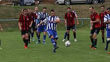 Fotbalisté Zlechova (červené dresy) prohráli ve 2. kole krajského poháru s Nedachlebicemi 1:2 na penalty.