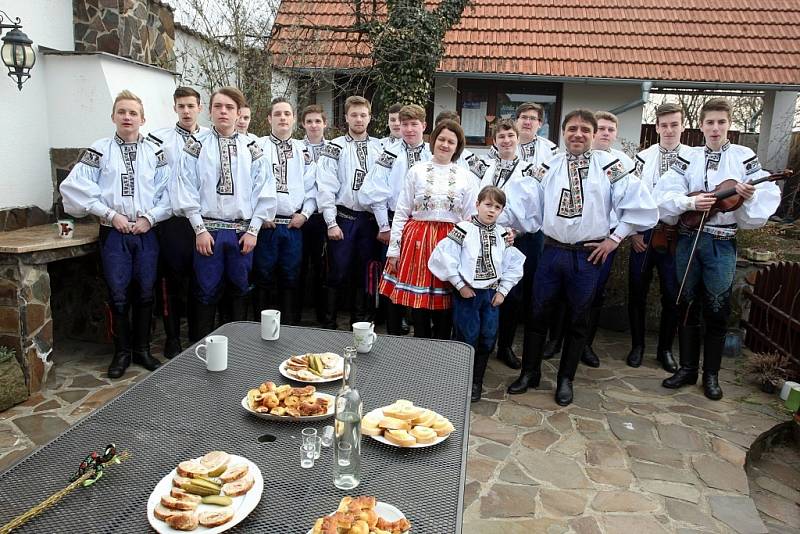 Velikonoční obchůzka Vlčnovského krále Šimona Pešla a královské družiny ve Vlčnově.