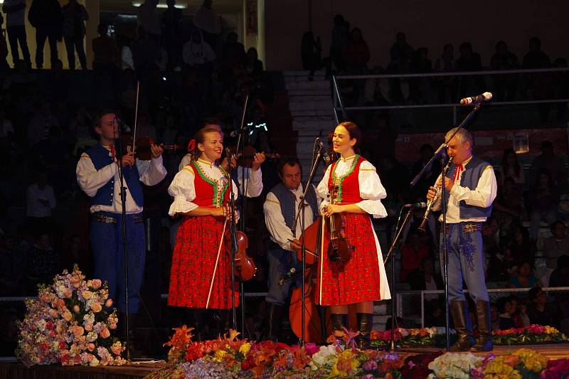 Folklorní soubor Světlovan se koncem března 2019 vrátil z Ekvádoru, kde reprezentoval Českou republiku a město Bojkovice na 50. ročníku Mezinárodního folklorního festivalu, který se konal současně s 69. ročníkem Festivalu ovoce a květin ve městě Ambato.