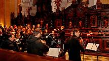 Velehradskou bazilikou zněly v neděli večer vánoční písně v podání CM Cifra a sboru  Viva la musica z hradišťského gymnázia.