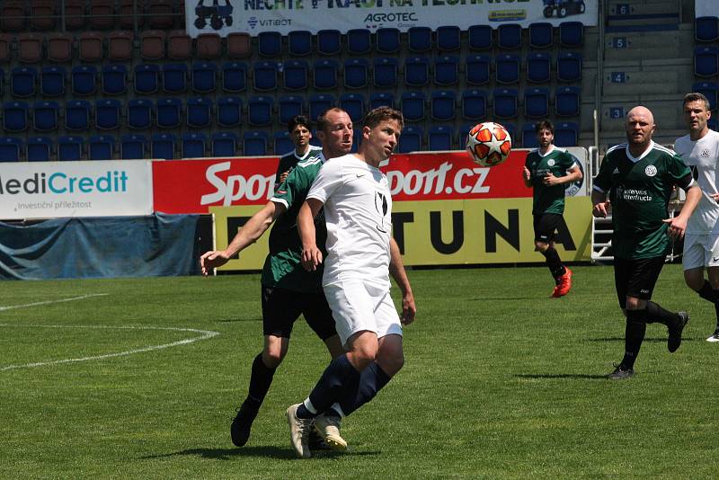 Tým FC Vinaři České republiky (bílé dresy) se dostal na domácím mistrovství Evropy ve fotbale až do finále, když Německo porazil na penalty.