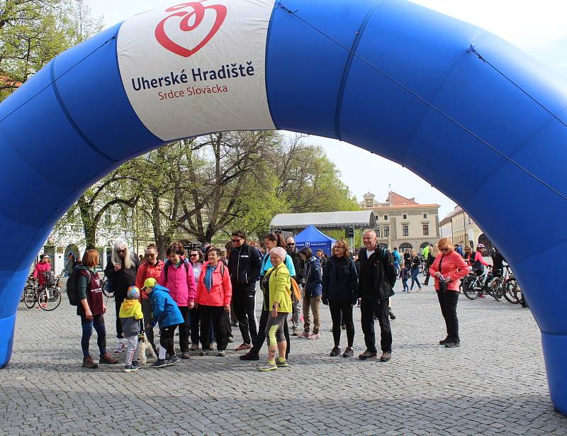 Na kole vinohrady vyrazilo z centra Uherského Hradiště bezmála tisíc cyklistů, pěších i koloběžkářů