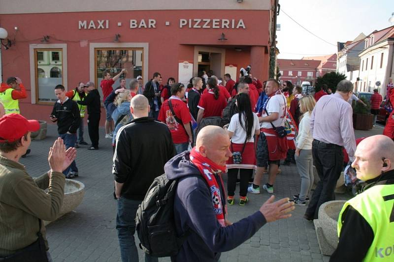  Fanoušci Zbrojovky Brno v zápase na Slovácku