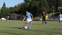 Fotbalisté Hluku (modrobílé dresy) v rámci letní přípravy přestříleli Brumov 6:3.