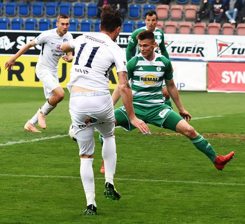 Fotbalisté Slovácka (v bílých dresech) remizovali s pražskými Bohemians 1905