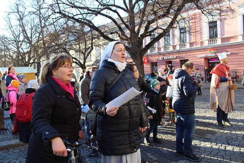 Tříkrálový průvod s koňmi i velbloudem křižoval Uherským Hradištěm.