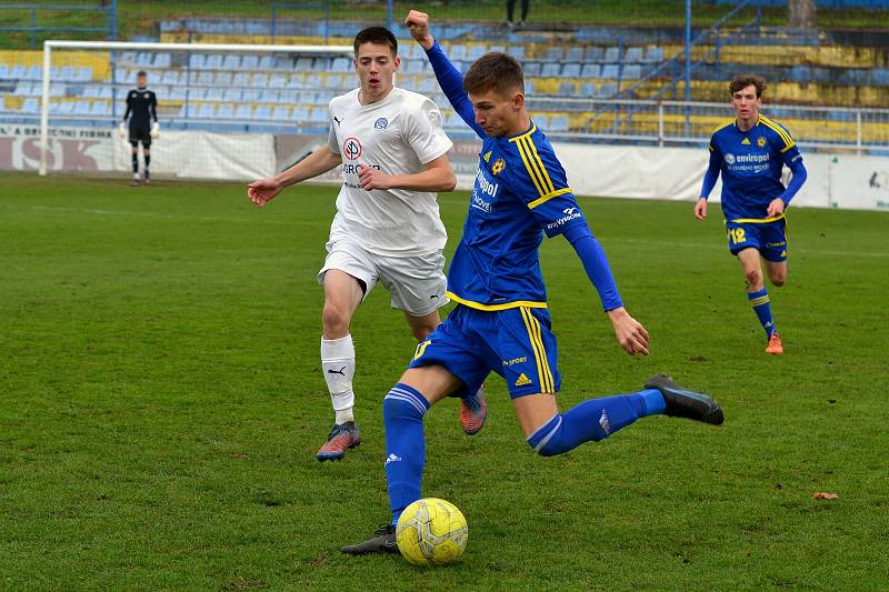 Starší dorostenci Slovácka (bílé dresy) v 15. kole Moravskoslezské ligy zdolali Jihlavu 2:1.