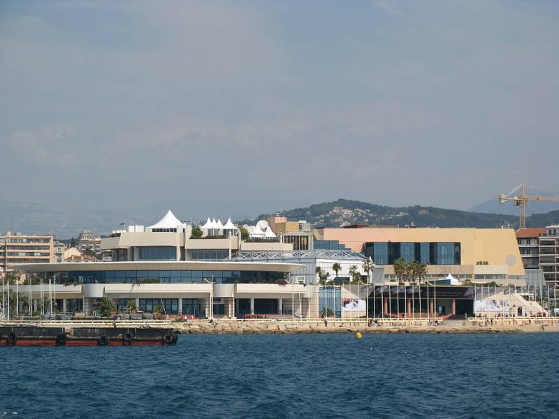 Kongresový palác, místo konání Mezinárodního filmového festivalu v Cannes.