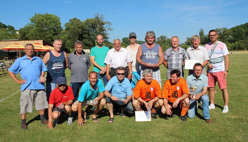 Poslední červnovou sobotu si vybrali Lhoťané k oslavám 70. výročí založení fotbalového klubu. Slavnostní odpoledne začalo zápasem přípravek Lhoty proti Blatnici. Po nich nastoupili místní muži proti internacionálům Slovácké Slavie Uherské Hradiště. Vpodve