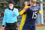 Fotbalisté Uherského Brodu (červené dresy) na závěr čtyřdenního soustředění zdolali starší dorost Slovácka 2:0.