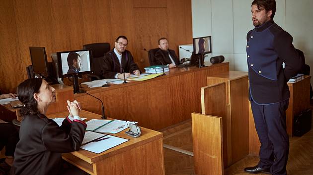 Nová hra Slováckého divadla Teror se odehrává ve skutečné soudní síni.