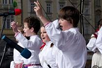 Dětský folklorní soubor Holúbek, působící při Katolické základní škole Uherský Brod, představil uherskobrodský folklor přímo v centru Prahy. 