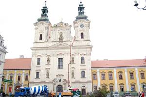 Upadlá římsa hyzdila kostel v Uherském Hradišti více než jeden rok 