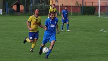 Fotbalisté Starého Města (žluté dresy) zdolali ve šlágru 4. kola I. B třídy sk. C domácí Ořechov 4:0.