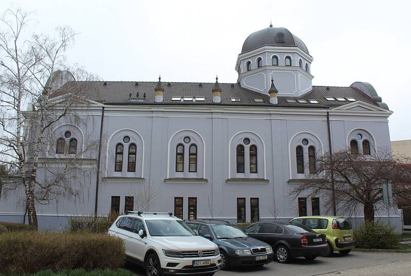 Knihovna Bedřicha Beneše Buchlovana v Uherském Hradišti sídlí v někdejší židovské synagoze.