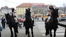 Se třemi králi na koních kráčel Hradištěm  velbloud Paša. Zastavili se i na radnici, kde je přivítal starosta města Stanislav Blaha se svými místostarosty.