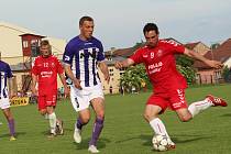 Uherský Brod - Hodonín 2:2 (0:1) Uherský Brod (v červeném).