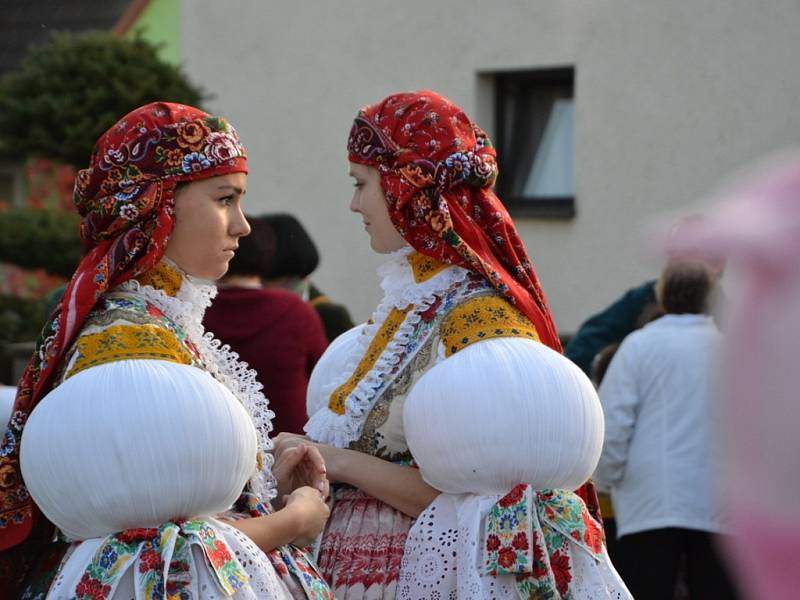 V Kněžpoli stárkovali zkušení folklorní harcovníci.